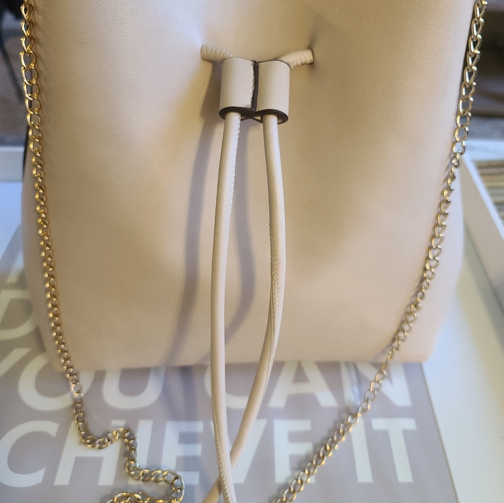 MELIE BIONCO LARGE CROSSBODY W GOLD CHAIN STRAP - Picture 13 of 15
